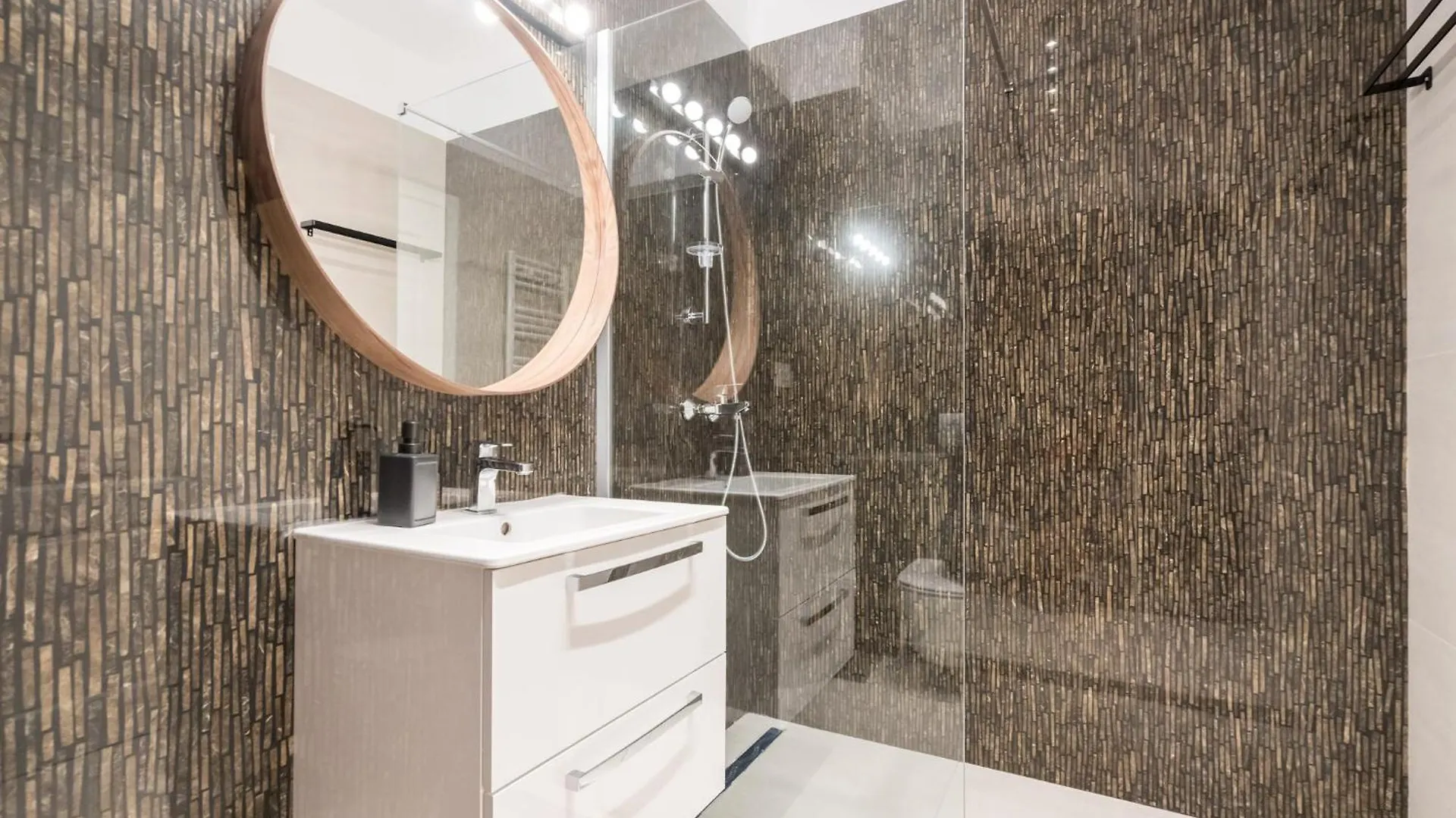 Viapipera Apartments - Modern Stay On Pipera Blvd Bucharest 0*,  Romania