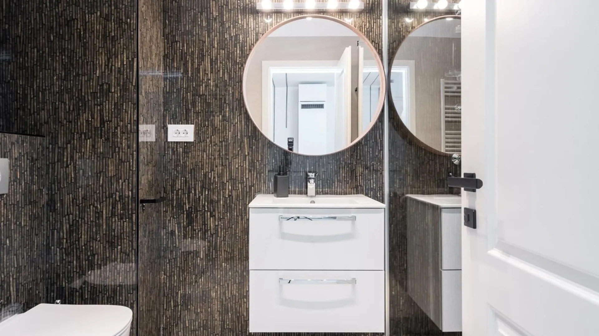Viapipera Apartments - Modern Stay On Pipera Blvd Bucharest Romania