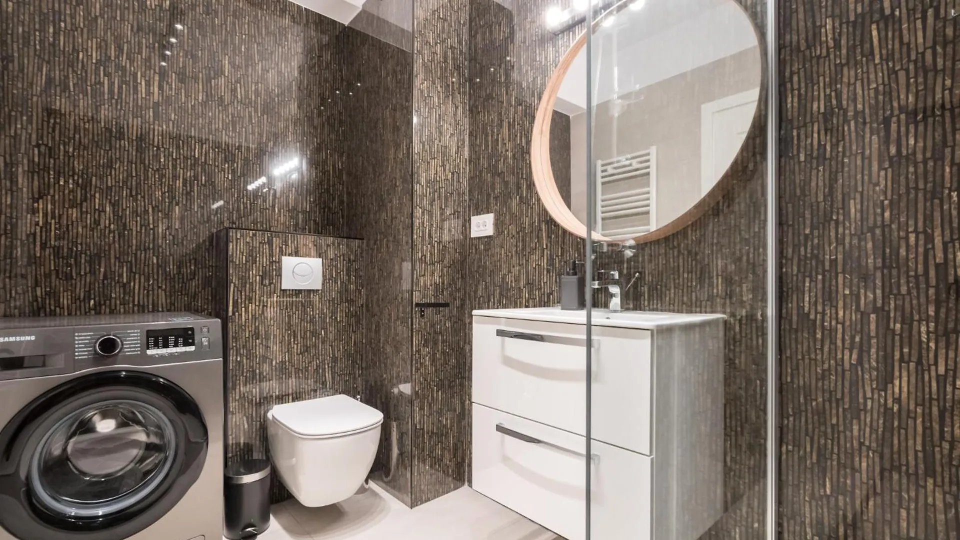 Viapipera Apartments - Modern Stay On Pipera Blvd Bucharest